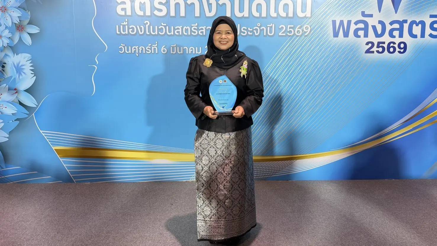 ผู้ว่าฯ ปัตตานี มอบหมาย พมจ. พาเด็กกำพร้าเลือกชุดรายอ เตรียมต้อนรับฮารีรายออิดิ้ลฟิตรี