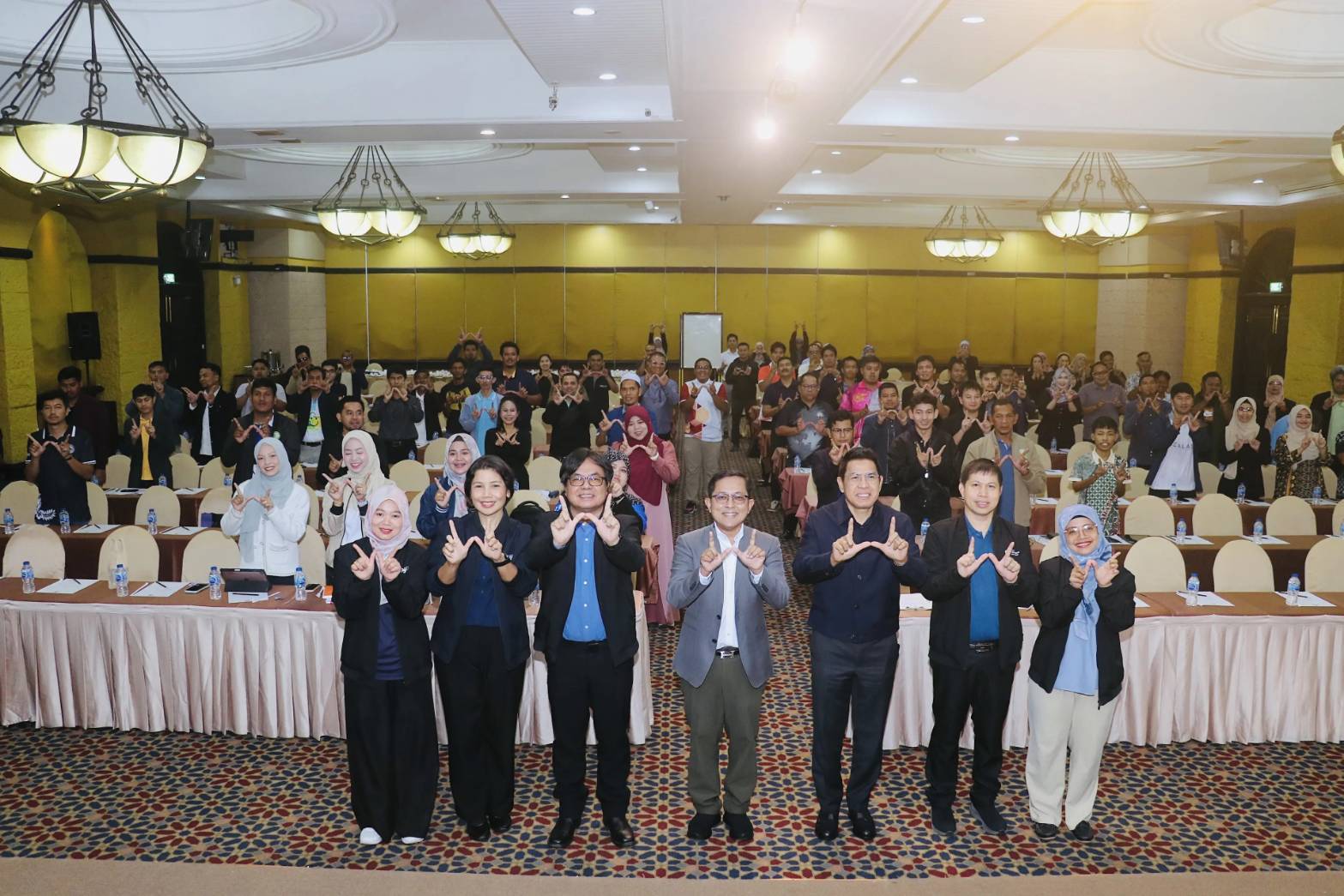 จ.ปัตตานีมอบโฉนดที่ดินภายใต้โครงการมอบโฉนดที่ดินทั่วไทย นำสุข คลายทุกข์ให้ประชาชนพื้นที่อำเภอปะนาเระ