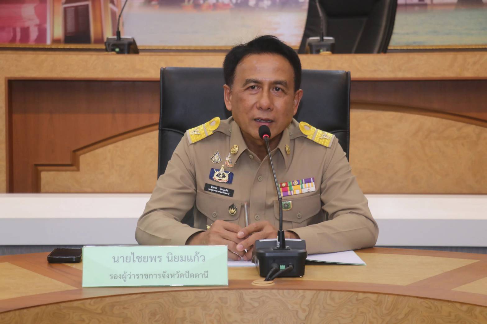 รองผู้ว่าฯ ปัตตานี นำทีมถกเข้มความมั่นคง เดินหน้าปราบยาเสพติด-อาชญากรรมข้ามชาติ ย้ำบูรณาการทุกหน่วยงานดูแลความสงบในพื้นที่