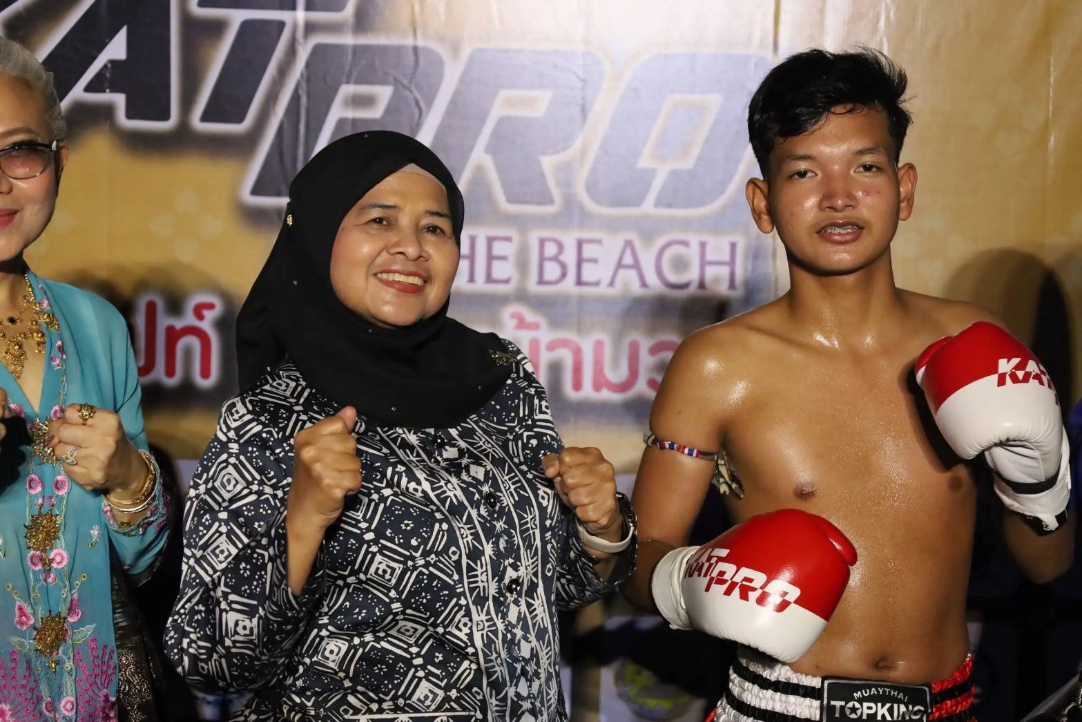 แม่ทัพภาคที่ 4 เปิดเวที &ldquo;ศึกวาสุกรีไฟท์ รากหญ้ามวยไทย&rdquo; ชาวปัตตานีร่วมชมคึกคัก กระตุ้นเศรษฐกิจ&ndash;เชื่อมสัมพันธ์ไทย&ndash;มาเลเซีย